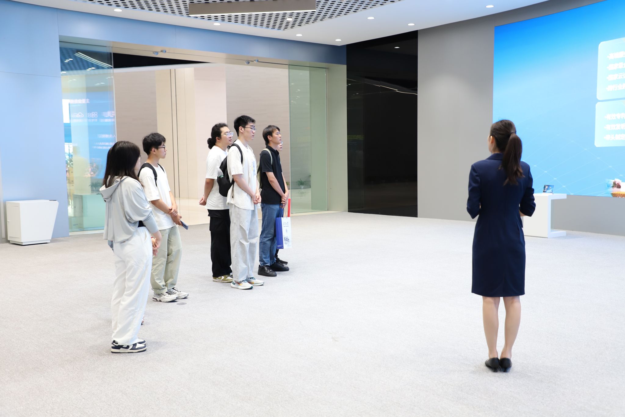 芯火相傳，浪潮之巔 微電子學(xué)院赴浪潮集團(tuán)開(kāi)展“祖國(guó)需要 天大志愿”就業(yè)行專(zhuān)項(xiàng)實(shí)踐活動(dòng)